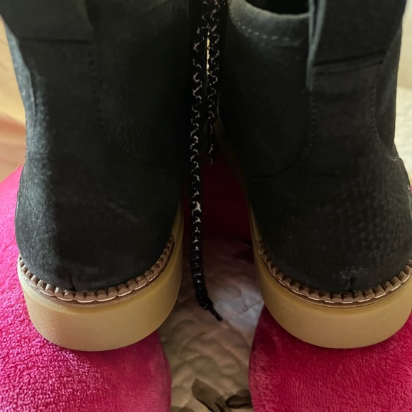 Boots - Picture 4 of 9